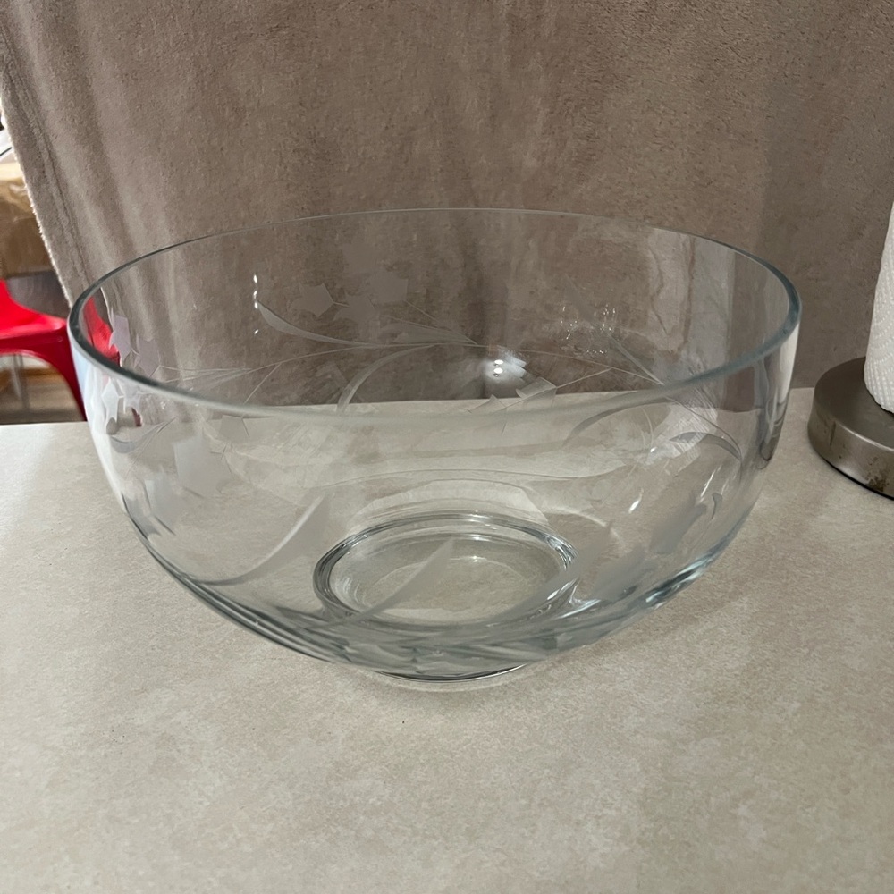 Elegant Clear Glass Serving Bowl